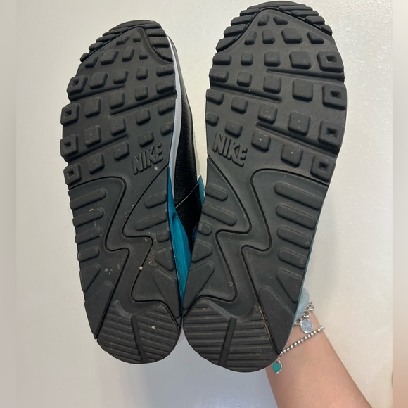 Nike Women’s Air Max 90 - Picture 4 of 5